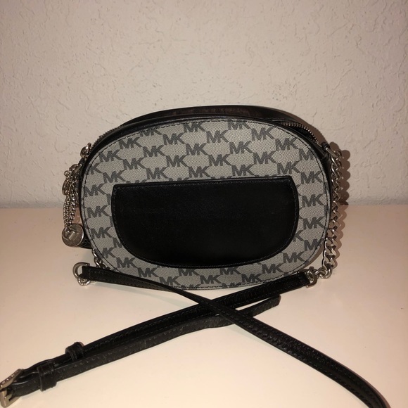 Michael Kor’s bag - Picture 4 of 4